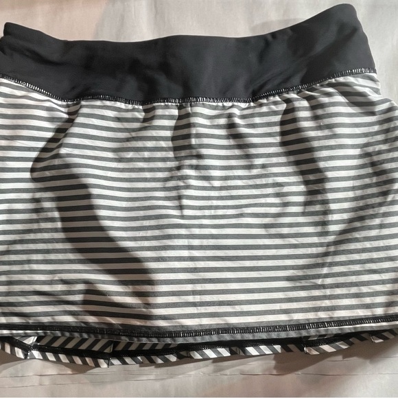 Lululemon Run Pace Setter Tennis golf Skirt Sz 6 Please Review measurements - Picture 7 of 12